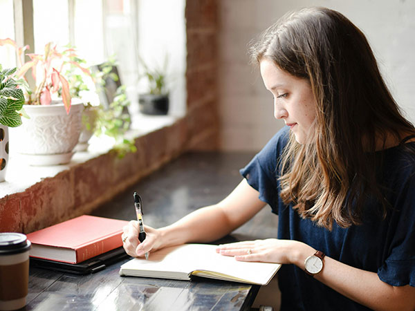 Write encouraging words to a missionary friend